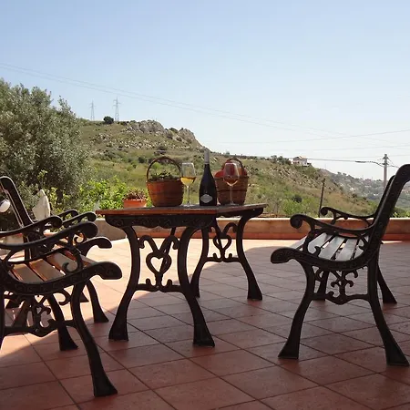Mennulavirdi Country House