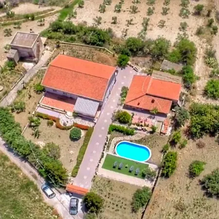 Casa de Campo Mennulavirdi Country House *
